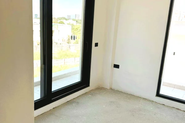 Shtepi ne shitje Vila Luksoze ne Tirane, 3+1, Mobilimi Bosh, pa mobiluar, Pagesa 750,000  Euro.