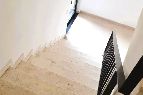 🏢 JEPET ME QIRA AMBIENT KOMERCIAL – FARMACIA 10