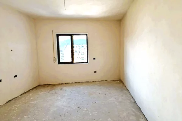 Shtepi ne shitje Apartament ne Tirane, 2+1, Mobilimi Bosh, pa mobiluar, Pagesa 209,800  Euro.