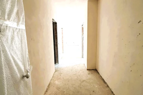 Shtepi ne shitje Apartament ne Tirane, 2+1, Mobilimi Bosh, pa mobiluar, Pagesa 209,800  Euro.