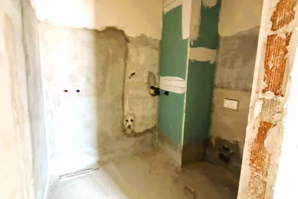 Shtepi ne shitje Apartament ne Tirane, 2+1, Mobilimi Bosh, pa mobiluar, Pagesa 209,800  Euro.