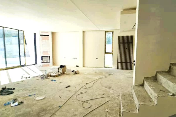 Shtepi ne shitje Vila Luksoze ne Tirane, 4+1, Mobilimi Bosh, pa mobiluar, Pagesa 780,000  Euro.