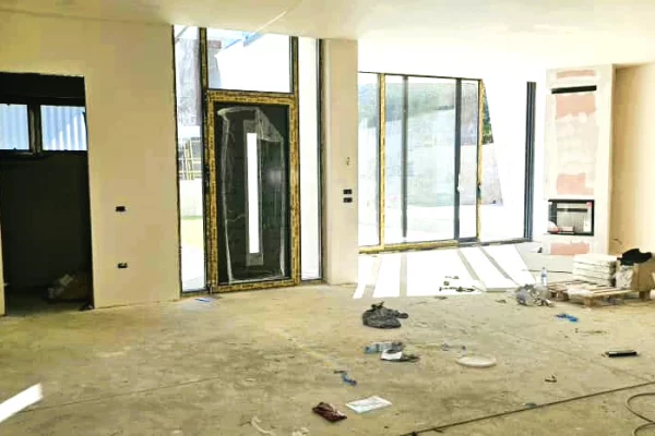 Shtepi ne shitje Vila Luksoze ne Tirane, 4+1, Mobilimi Bosh, pa mobiluar, Pagesa 780,000  Euro.