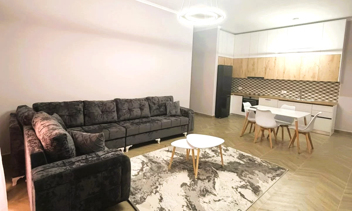 Shtepi me qera Apartament ne Tirane, 1+1, Mobilimi E mobiluar, Pagesa 881  Euro.