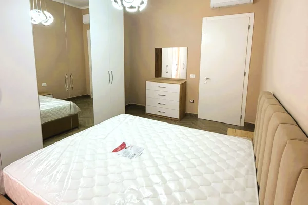 Shtepi me qera Apartament ne Tirane, 1+1, Mobilimi E mobiluar, Pagesa 881  Euro.