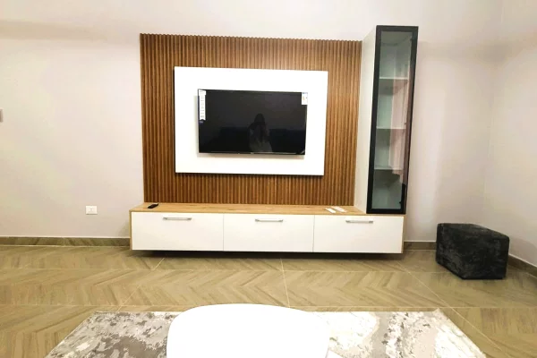 Shtepi me qera Apartament ne Tirane, 1+1, Mobilimi E mobiluar, Pagesa 881  Euro.