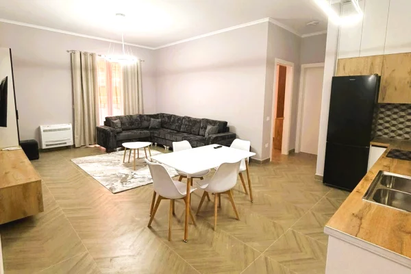 Shtepi me qera Apartament ne Tirane, 1+1, Mobilimi E mobiluar, Pagesa 881  Euro.