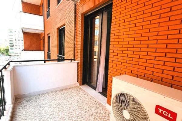 Shtepi me qera Apartament ne Tirane, 1+1, Mobilimi E mobiluar, Pagesa 881  Euro.