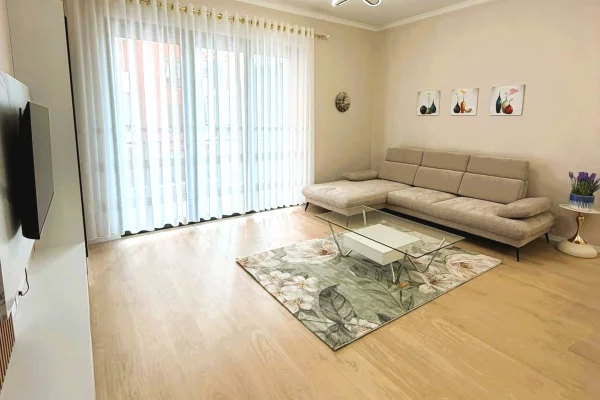 Shtepi me qera Apartament ne Tirane, 2+1, Mobilimi E mobiluar, Pagesa 1,347  Euro.