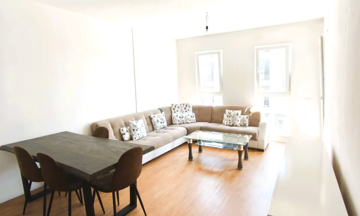 Shtepi ne shitje Apartament ne Tirane, 2+1, Mobilimi E mobiluar, Pagesa 130,000  Euro.