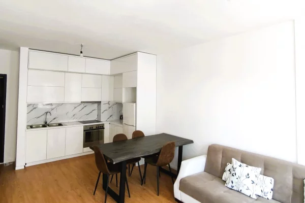 Shtepi ne shitje Apartament ne Tirane, 2+1, Mobilimi E mobiluar, Pagesa 130,000  Euro.