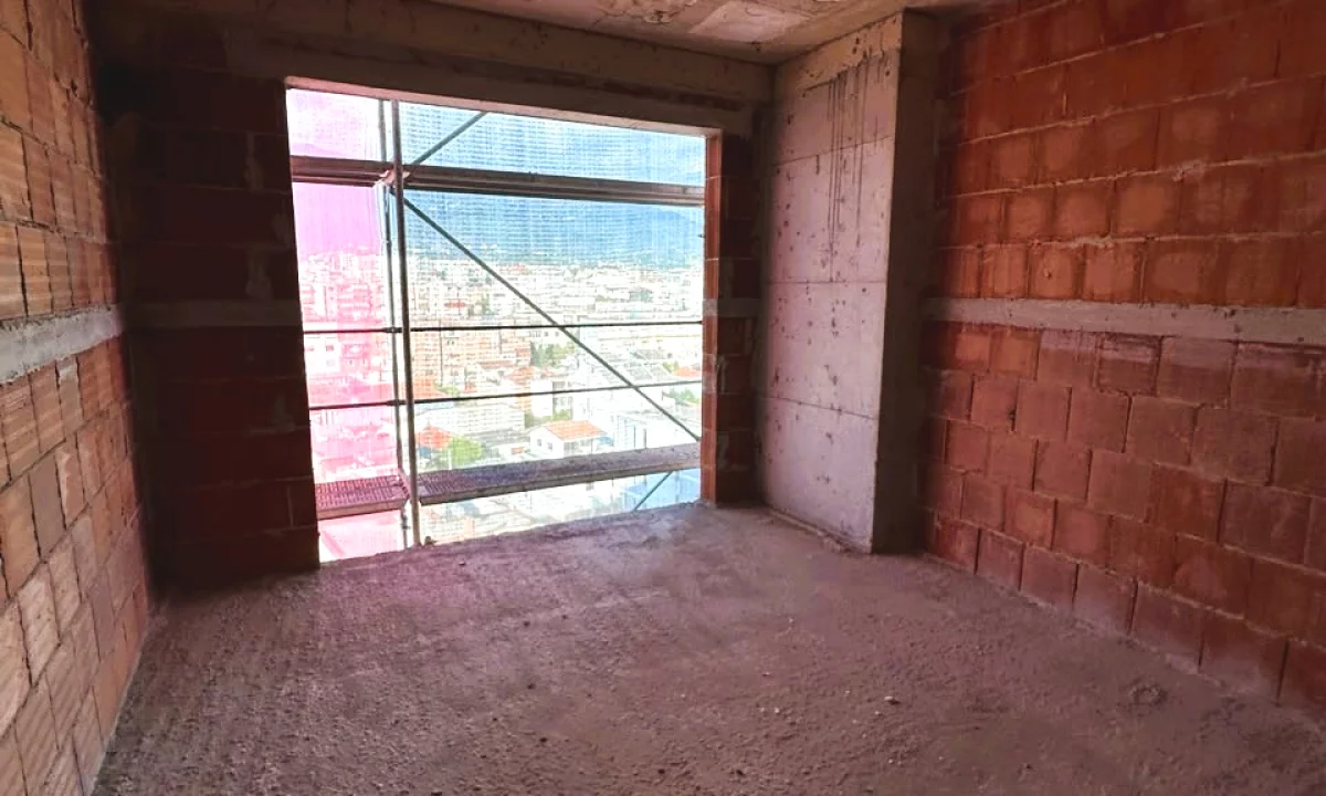 Shtepi ne shitje Apartament ne Tirane, 1+1, Mobilimi Bosh, pa mobiluar, Pagesa 169,900  Euro.