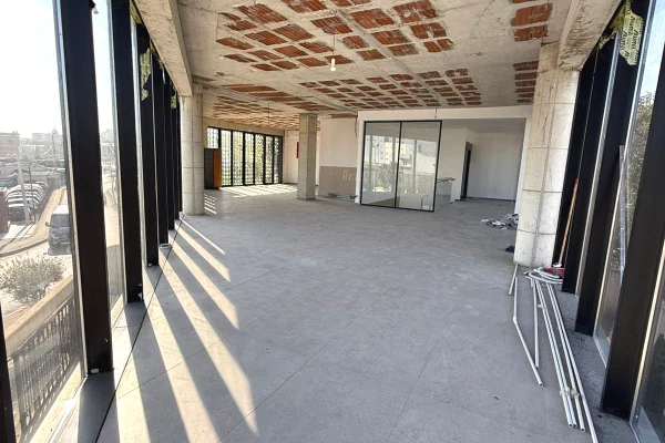 Ambient biznesi ne shitje 3+1 ne Tirane - 1,500,000 Euro