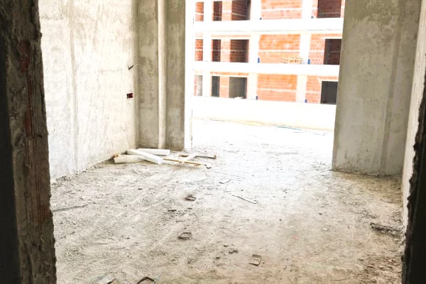 Shtepi ne shitje Apartament ne Tirane, 1+1, Mobilimi Bosh, pa mobiluar, Pagesa 139,800  Euro.