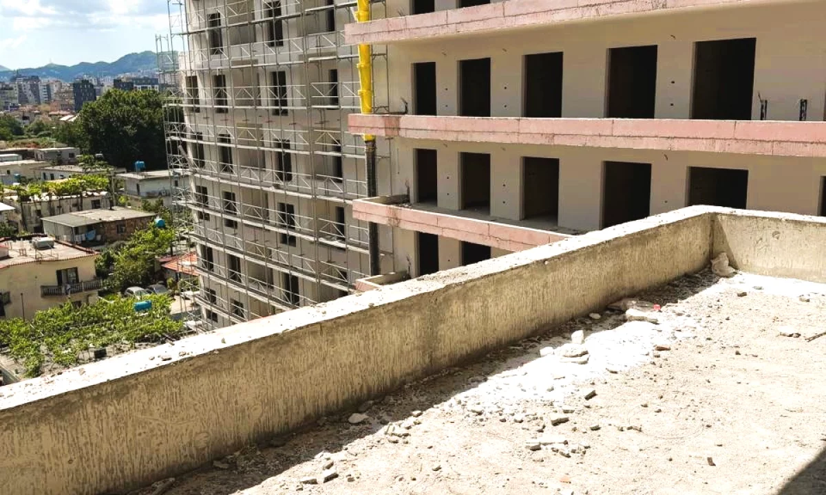Shtepi ne shitje Apartament ne Tirane, 1+1, Mobilimi Bosh, pa mobiluar, Pagesa 139,800  Euro.