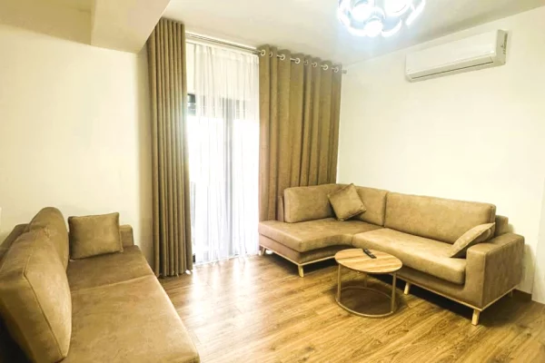 Shtepi me qera 2+1 ne Tirane - 829 Euro