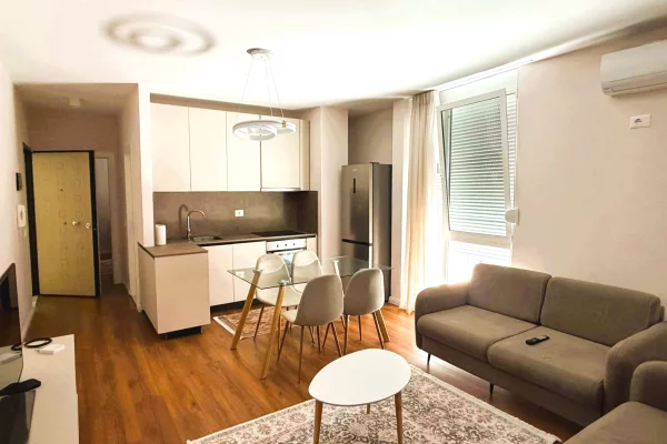 🏡✨ APARTAMENT 2+1 ME QIRA – RRUGA E BARRIKADAVE ✨🏡