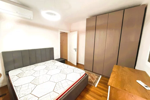 Shtepi me qera Apartament ne Tirane, 2+1, Mobilimi E mobiluar, Pagesa 750  Euro.