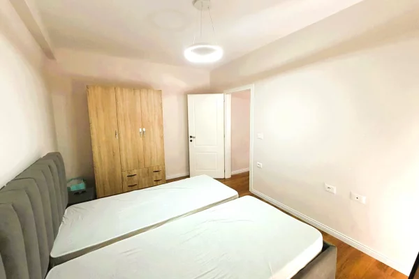 Shtepi me qera Apartament ne Tirane, 2+1, Mobilimi E mobiluar, Pagesa 750  Euro.