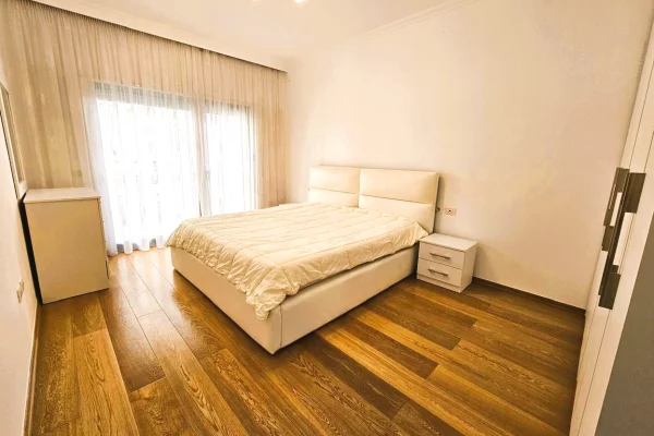 Shtepi me qera Apartament ne Tirane, 2+1, Mobilimi E mobiluar, Pagesa 933  Euro.