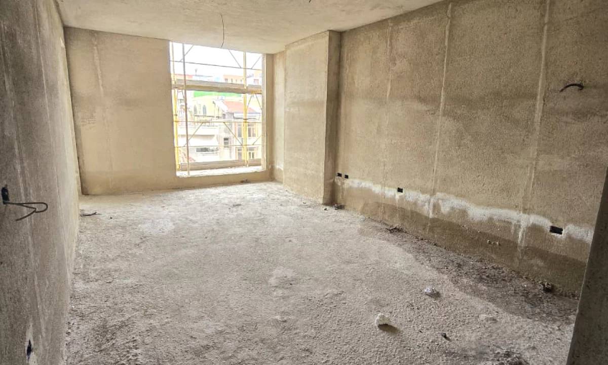 Shtepi ne shitje Apartament ne Tirane, 2+1, Mobilimi Bosh, pa mobiluar, Pagesa 175,000  Euro.