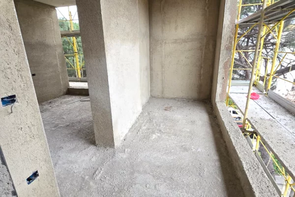 Shtepi ne shitje Apartament ne Tirane, 2+1, Mobilimi Bosh, pa mobiluar, Pagesa 175,000  Euro.