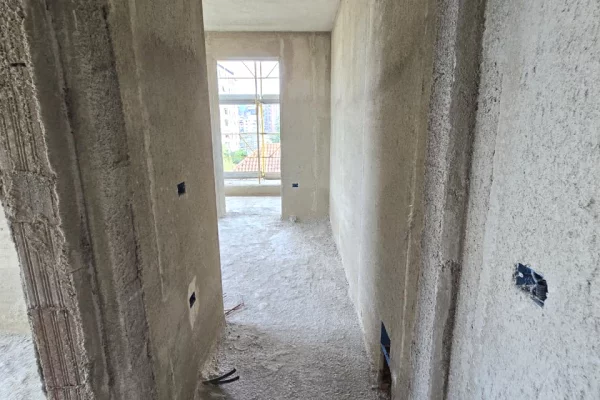 Shtepi ne shitje Apartament ne Tirane, 2+1, Mobilimi Bosh, pa mobiluar, Pagesa 175,000  Euro.