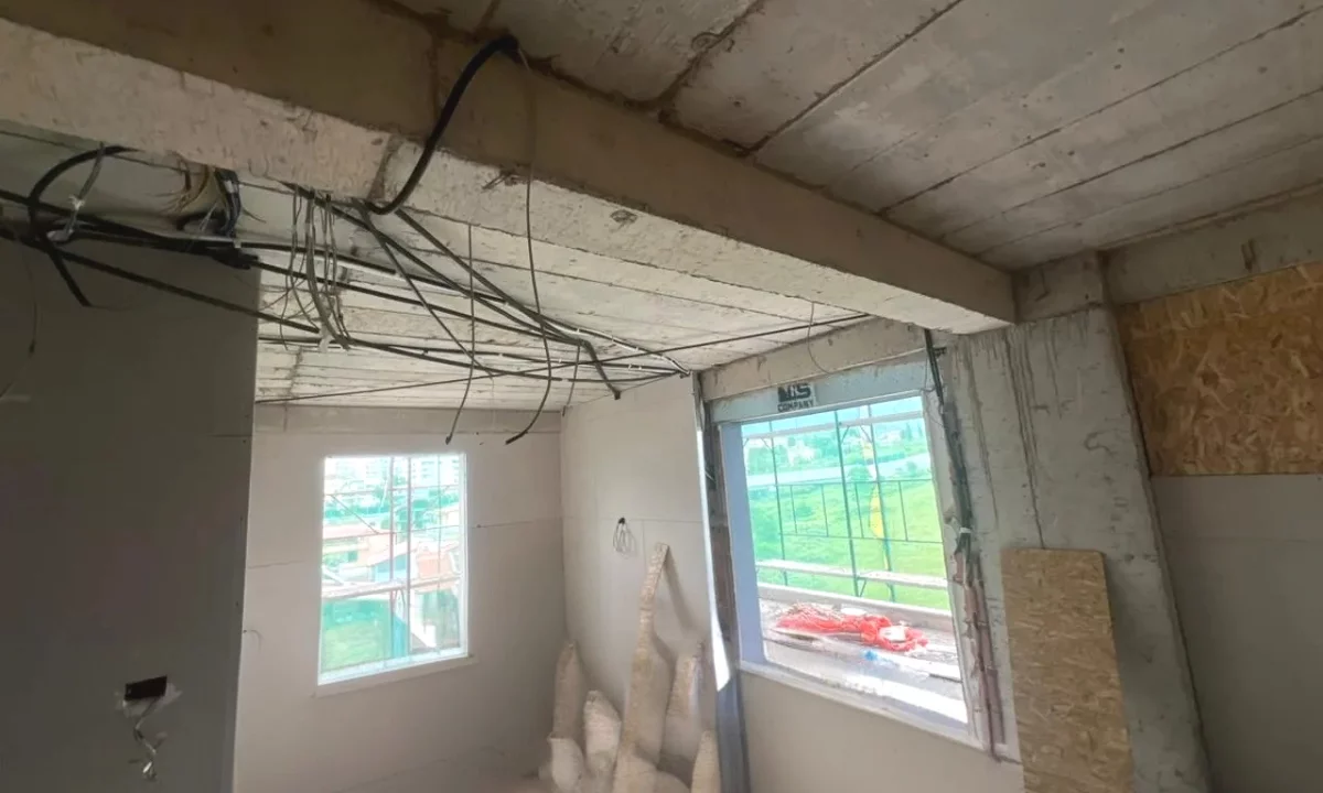 Shtepi ne shitje Apartament ne Tirane, 2+1, Mobilimi Bosh, pa mobiluar, Pagesa 172,800  Euro.