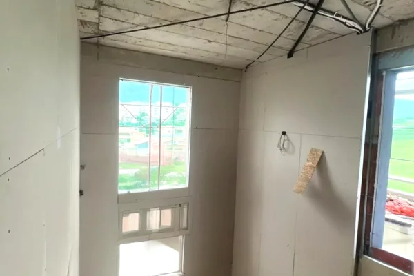 Shtepi ne shitje Apartament ne Tirane, 2+1, Mobilimi Bosh, pa mobiluar, Pagesa 172,800  Euro.