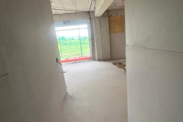 Shtepi ne shitje Apartament ne Tirane, 2+1, Mobilimi Bosh, pa mobiluar, Pagesa 172,800  Euro.