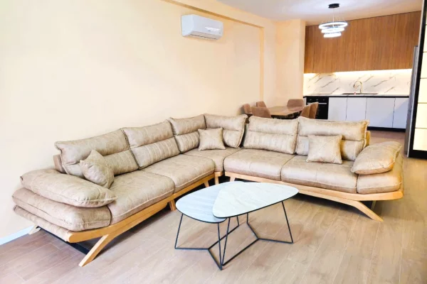 Shtepi me qera 2+1 ne Tirane - 1,200 Euro
