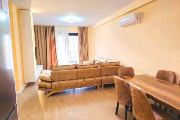 Shtepi me qera Apartament ne Tirane, 2+1, Mobilimi E mobiluar, Pagesa 1,200  Euro.