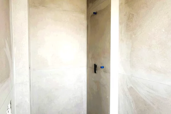 Shtepi ne shitje Apartament ne Tirane, 2+1, Mobilimi Bosh, pa mobiluar, Pagesa 411,400  Euro.