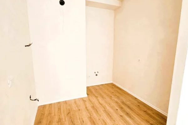 Shtepi ne shitje Apartament ne Tirane, 3+1, Mobilimi Bosh, pa mobiluar, Pagesa 375,000  Euro.