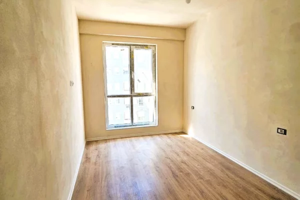 Shtepi ne shitje Apartament ne Tirane, 3+1, Mobilimi Bosh, pa mobiluar, Pagesa 375,000  Euro.