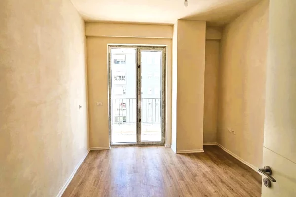 Shtepi ne shitje Apartament ne Tirane, 3+1, Mobilimi Bosh, pa mobiluar, Pagesa 375,000  Euro.