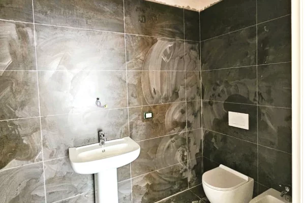 Shtepi ne shitje Apartament ne Tirane, 3+1, Mobilimi Bosh, pa mobiluar, Pagesa 375,000  Euro.