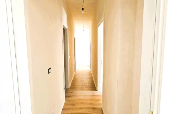 Shtepi ne shitje Apartament ne Tirane, 3+1, Mobilimi Bosh, pa mobiluar, Pagesa 375,000  Euro.