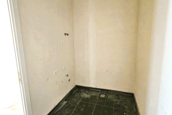 Shtepi ne shitje Apartament ne Tirane, 3+1, Mobilimi Bosh, pa mobiluar, Pagesa 375,000  Euro.