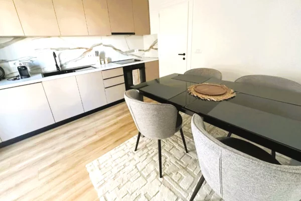 Shtepi me qera Apartament ne Tirane, 2+1, Mobilimi E mobiluar, Pagesa 933  Euro.