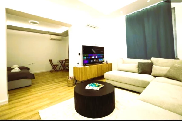 🏡 ME QIRA | APARTAMENT 2+1 – QENDËR TIRANË ✨