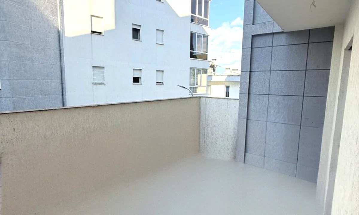 Shtepi ne shitje Apartament ne Tirane, 3+1, Mobilimi Bosh, pa mobiluar, Pagesa 256,000  Euro.