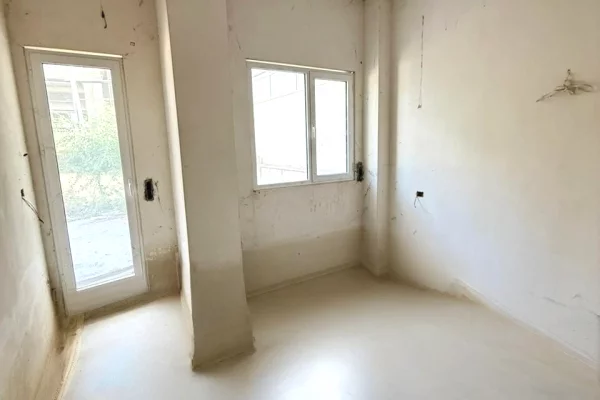 Shtepi ne shitje Apartament ne Tirane, 3+1, Mobilimi Bosh, pa mobiluar, Pagesa 256,000  Euro.