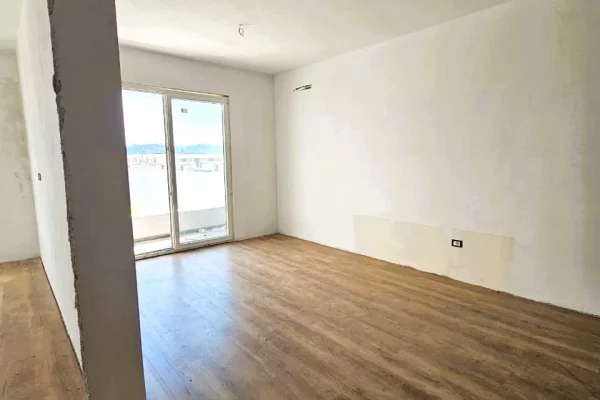 Shtepi ne shitje Apartament ne Tirane, 1+1, Mobilimi Bosh, pa mobiluar, Pagesa 93,301  Euro.