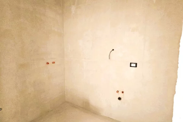 Shtepi ne shitje Apartament ne Tirane, 1+1, Mobilimi Bosh, pa mobiluar, Pagesa 93,301  Euro.