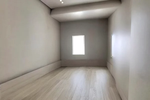 Shtepi ne shitje Apartament ne Tirane, 2+1, Mobilimi Bosh, pa mobiluar, Pagesa 411,000  Euro.