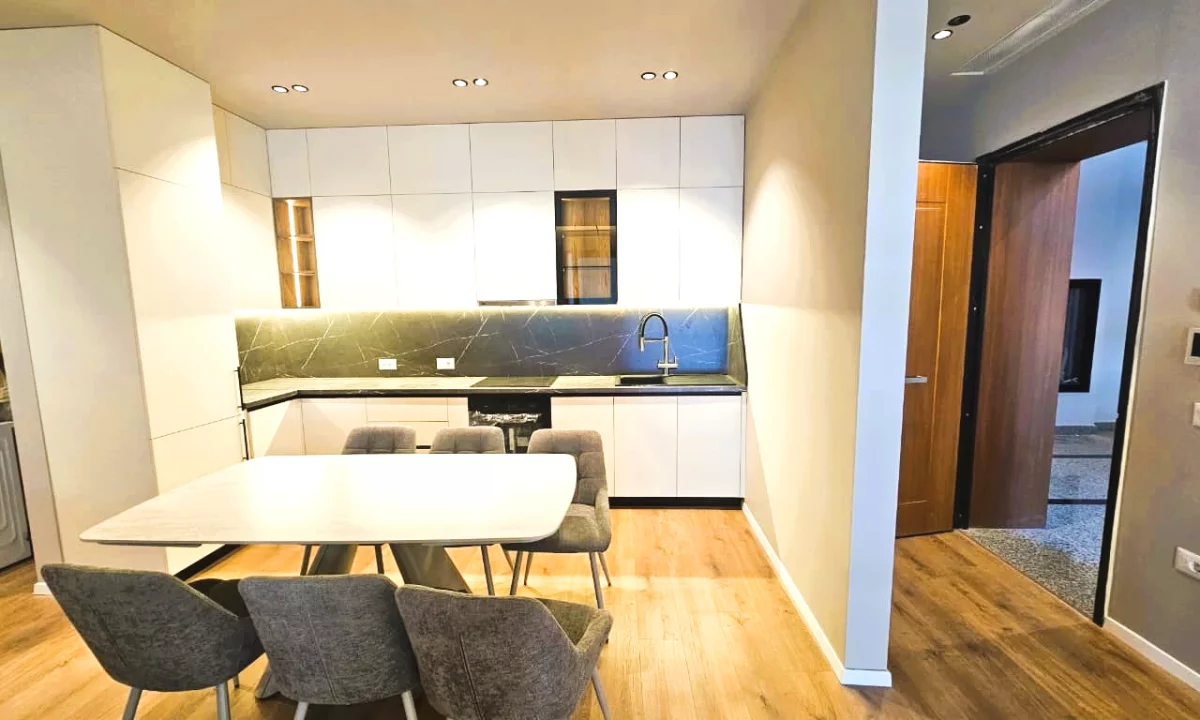 Shtepi me qera Apartament ne Tirane, 2+1, Mobilimi E mobiluar, Pagesa 1,500  Euro.