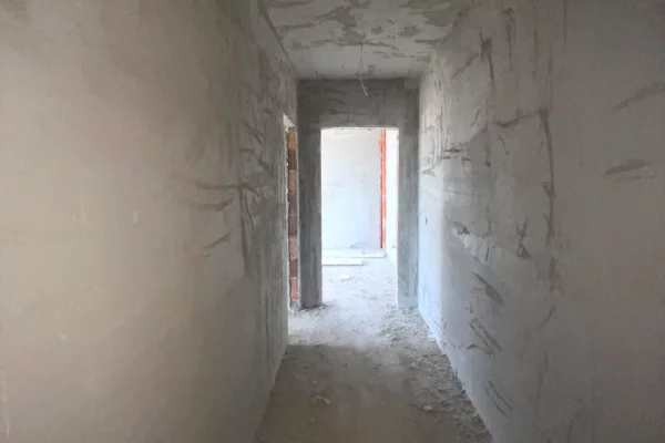 Shtepi ne shitje Apartament ne Tirane, 2+1, Mobilimi Bosh, pa mobiluar, Pagesa 162,270  Euro.