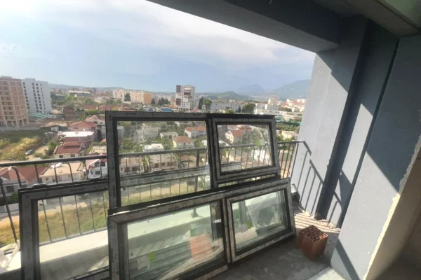 Shtepi ne shitje Apartament ne Tirane, 2+1, Mobilimi Bosh, pa mobiluar, Pagesa 162,270  Euro.