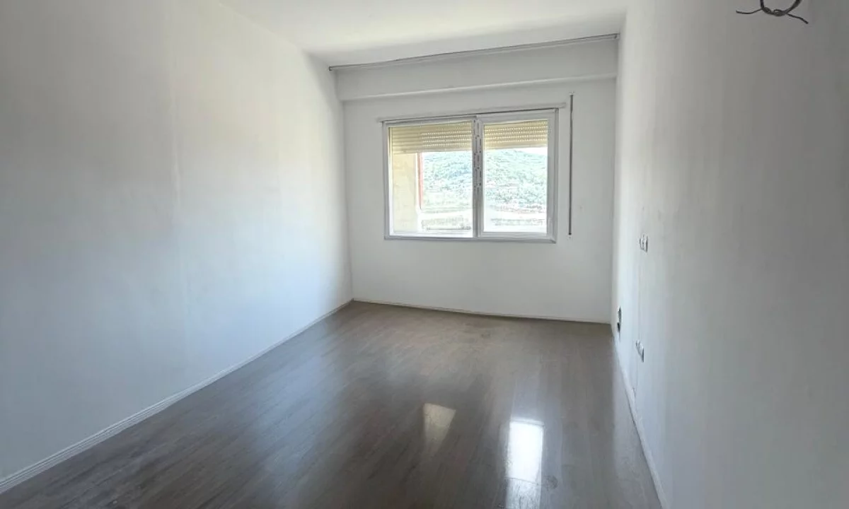 Shtepi ne shitje Apartament ne Tirane, 2+1, Mobilimi Bosh, pa mobiluar, Pagesa 190,000  Euro.